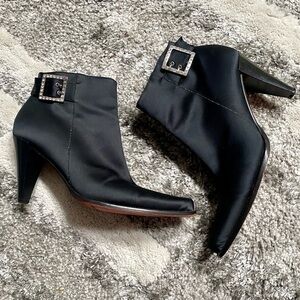Donald J Pliner Pointed toe ankle heeled booties size 8.5